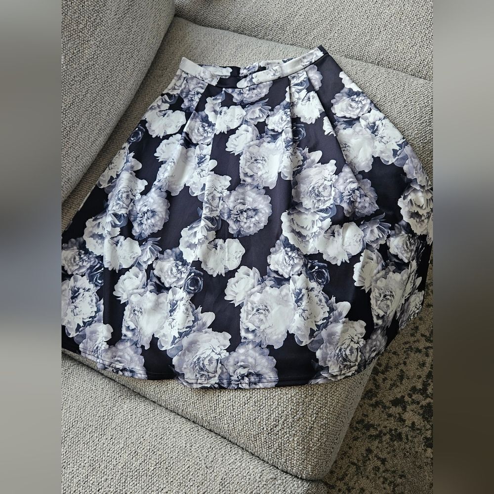 🎁Floral Black and White Skirt
